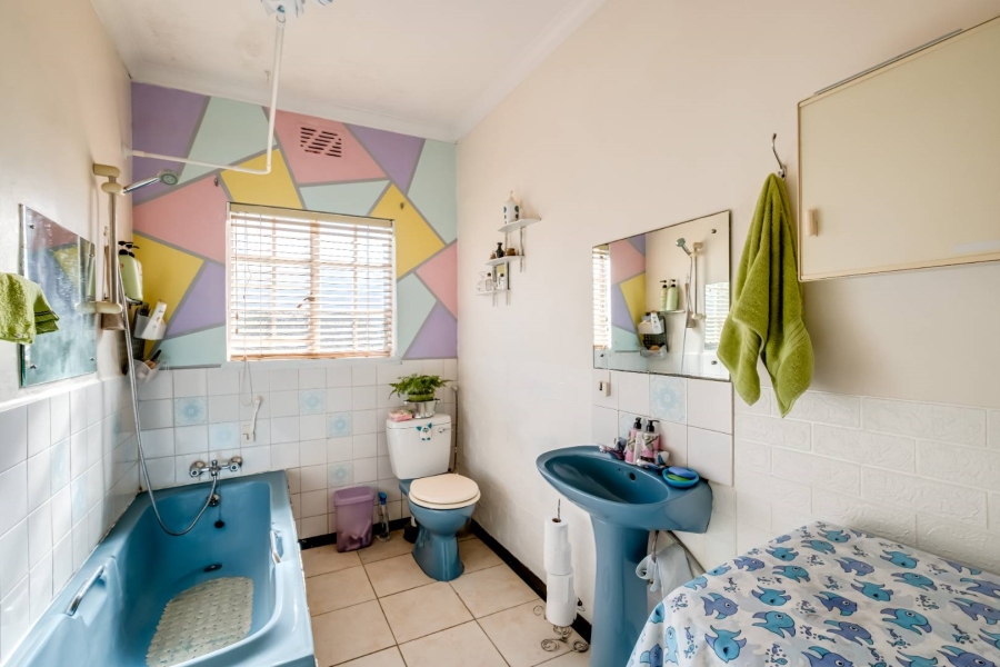 5 Bedroom Property for Sale in Wynberg Western Cape